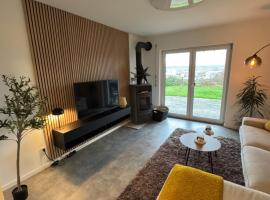 Moderne 3 Zimmer Wohnung direkt neben dem Campus, hotel v destinaci Bad Neustadt an der Saale
