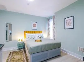 Victoria Park Studio 7 - 5 mins walk to Town Centre & Train Station