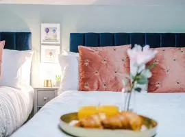 Victoria Park Studio 9 - Free Parking, WiFi, Near Train Station, Free Netflix, Prime & DisneyPlus