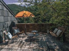 Fount Estremiero Apartment wellness and pool shared with B&B, hôtel à Castans