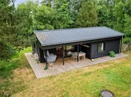 Cottage Near Beautiful Sandy Beach