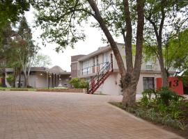 B at Home Guest House, hotel com estacionamento em Piet Retief