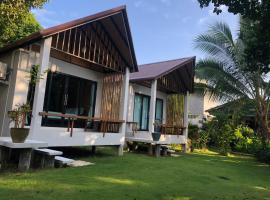 Anattaya holiday home, hotel v destinaci Phang Nga