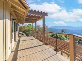 Spacious 3BR Retreat with Hot Tub & Mountain Views