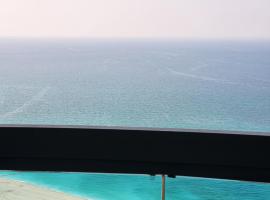 Ultimate Beachfront Experience, villa in Ajman 