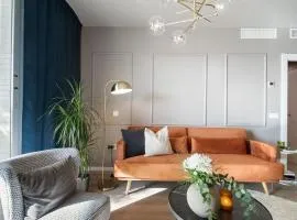 Brand new apartment with gym&rooftop pool.