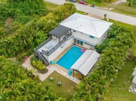 Luxury Tropical Oasis-4 BedRm Private Pool Retreat