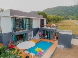 Mountain & Sea Pool Villa ทับสะแก