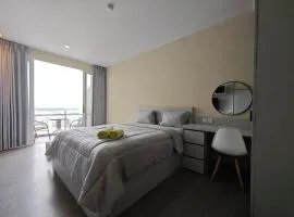Nagoya Thamrin Cozy Apartment 11TH City View