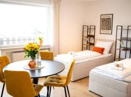 Platz für 8 Pers - C4S Come4Stay Monteure "InnArt" Boxspringbett Einzelbett Töging am Inn, Parkplatz, WLAN, Balkon, Smart TV, voll ausgestatteter Küche, Waschmaschine
