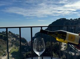 Voce del Mare Apartment, hotel v destinaci Pontone