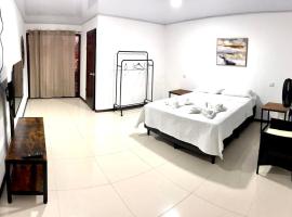 Marianas Apartments 5MIN SJO AIRPORT, serviced apartment in Alajuela City