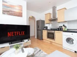 Cozy Cottage 2 Bedroom Apartment with free Parking