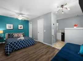 Charming Houston Studio Apt with Free Parking