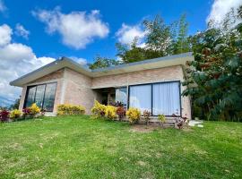 Casa campestre Lago Calima, country house in Calima