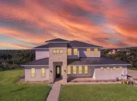 Tranquil Lakefront Villa - Perfect for Weekdays or Weekends