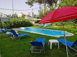 Perea में, होटल Villa Maira 2, Amazing Family apartment, 4 BR, 2 BA, Swimming Pool, 150m to beach