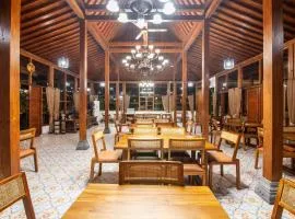2-Bedrooms Villa Dalem Ksatrian Sleman Country Inn Yogyakarta Near Merapi Mountain