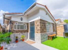 Perfect 2BR Airport Layover Transit Accommodation - High Speed WiFi 30mbps, bungalov v destinaci Nairobi