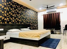 Om gauri garden restaurant and rooms, hotel v destinaci Rājpīpla