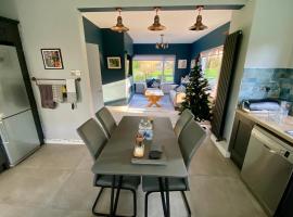 Gorgeous bungalow in Faithlegg, County Waterford, hotel v destinaci Stronghowʼs Bridge