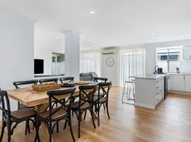 Stylish 5-Bedroom Home Geographe