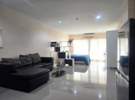 Modern Condo at Baan Klang Hua Hin, hotel in Hua Hin