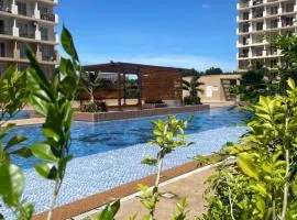 Condo near Airport, CCLEX Pool View Balcony
