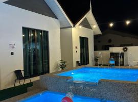Dtamu Mama Roomstay Kerteh w Pool and Wifi, hotel v Kertehu