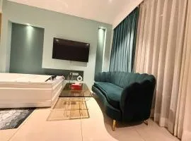 Green Studio - Private Jacuzzi - Private Balcony