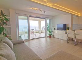 Apartment with a sea View No 10, first row by the sea, Beach house Ana، فندق في دوسيه