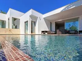 Jacaranda Beach Villa