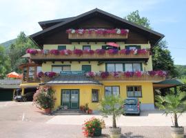 Seepension Neubacher KG, hotel with jacuzzis in Nussdorf am Attersee