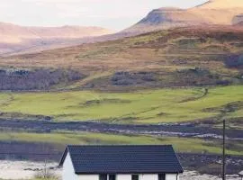 Almondbank Cottage - 2 Bedrooms, 8 miles from Portree