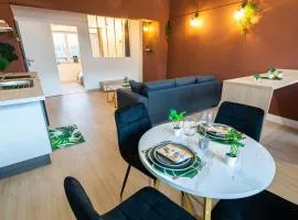 A 100 M DE LA VIELLE VILLE, PROCHE REMPARTS, cosy holiday