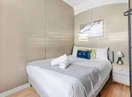 Traditional Double Room in Glebe - Nearby USYD - Shared Bathroom