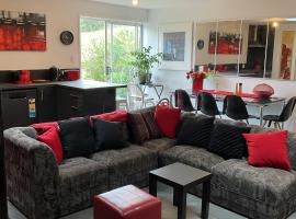 Art House Apartment, hotel in Huonville