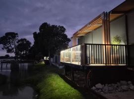 Lake Wellington Luxury Retreat, aparthotel en Wellington East