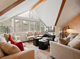 The Crest, Spacious, Central Condo, Free Parking