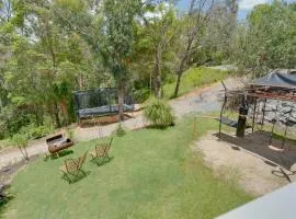 Luxurious 4-BR Hinterland Retreat - Scenic Views