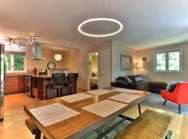 the SHACK - Three Bedroom Home Close to Ski Resort with Hot Tub
