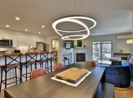 The Swirl Suite, Renovated 2RM-2BA Condo, Sleeps 6, Fireplace, Summer Pool