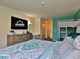 The Cozy Cubbie - Charming Studio, Summer Pool, Bus Route, Queen and Bunk Bed