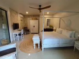 O - HO Boutique Home