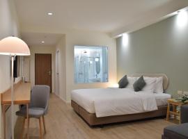 Squirrel House, three-star hotel in Bang Rak