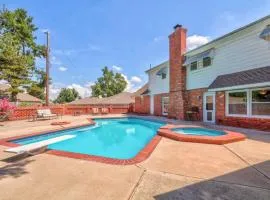 7 Bedroom Luxurious retreat with Heated Pool, Hot tub & King Beds