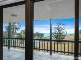 Rocky Retreat At Emu Park - 7 Connor Street Emu Park