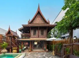 Authentic Thai Villa with Open-Air Living & Pool-Central-Huahin