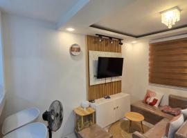 Tiny home in Naic, domek nebo chatka v destinaci Naic