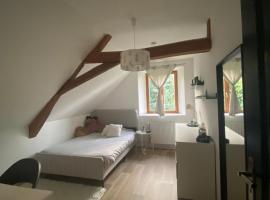 Maison proche circuit le Mans, hotel in Teloché